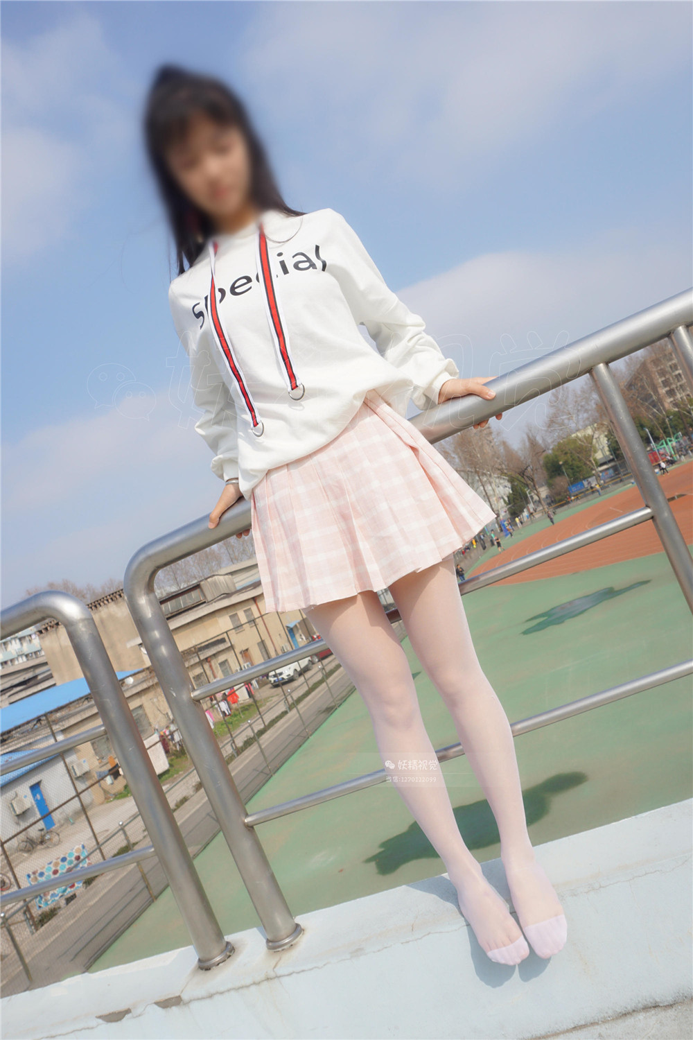 图片[1]-[妖精视觉] NO.054 妮妮 天台白丝 [74P]-微密空间-全网最全抖音网红铁粉空间觅圈